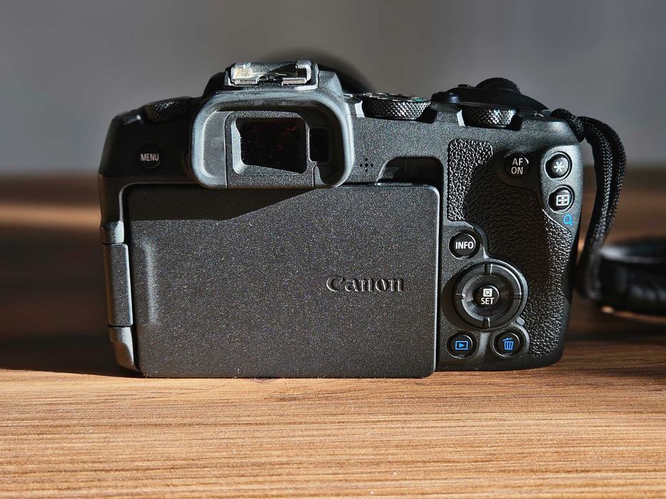 Canon RP + EF 35MM F 2