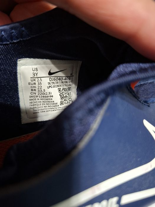 Продаю детские кроссовки NIKE