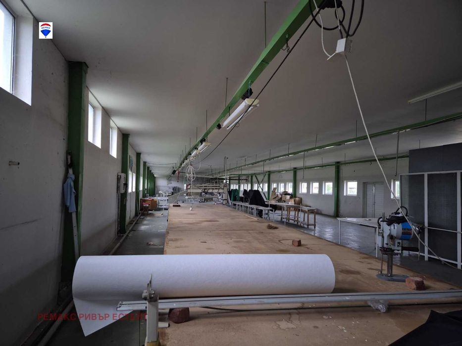 Дава се под наем Промишлена сграда в с. Смирненски, Област Русе - 1240 кв.м за 1150 € - Снимка #1