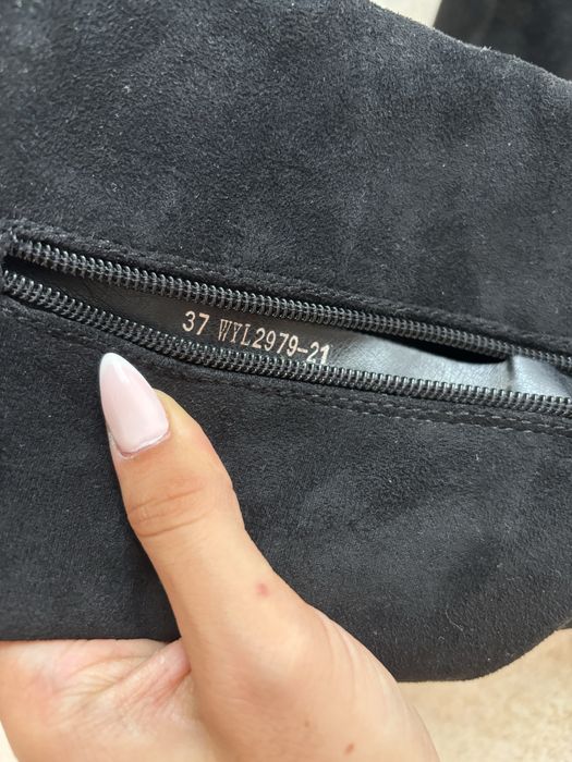 Черни велурени тънки боти