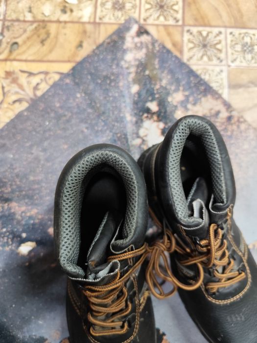 Продам ботинки 38 размер 6000 тыщ