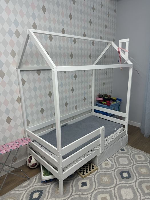 Детская кровать с матрацом