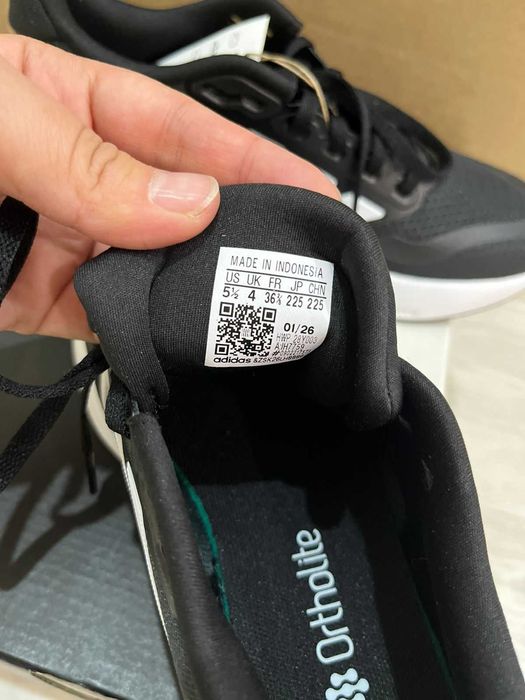 Продам кроссовки Адидас