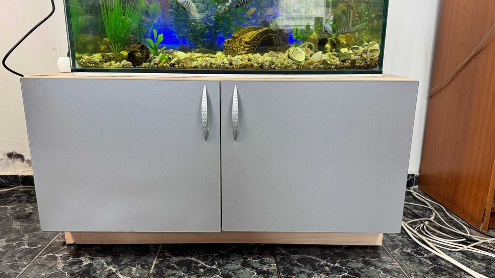 АКВАРИУМ - 180 литра напълно оборудван заедно с рибките и шкаф