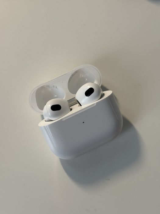 Слушалки AirPods (3rd generation)