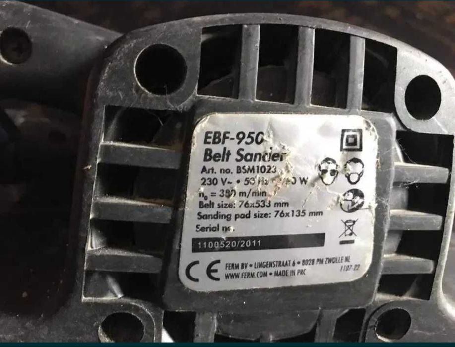 Лентов шлайш Black and Decker 550W