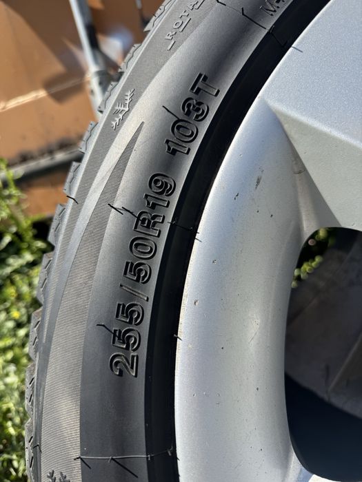 Диски х5 оригинал r19 шины как новые