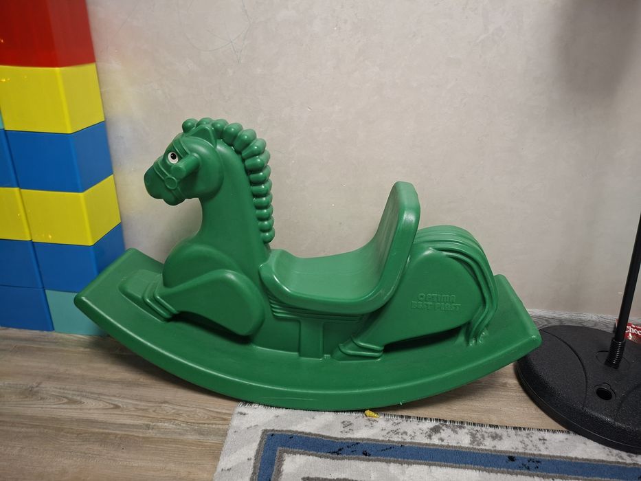 Лошадка качалка в отличном состоянии