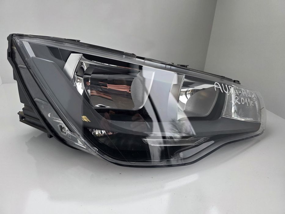 Десен фар Audi A1 8X1 09-015г