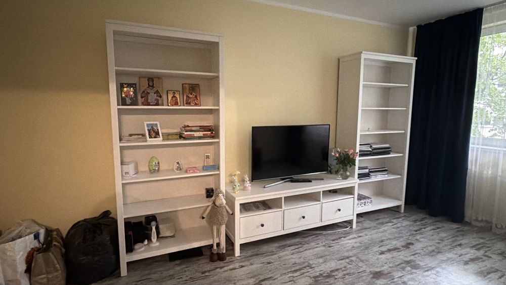 Comoda TV + două corpuri de bibliotecă Ikea