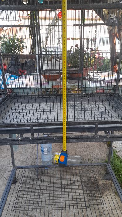 Volieră pentru papagali