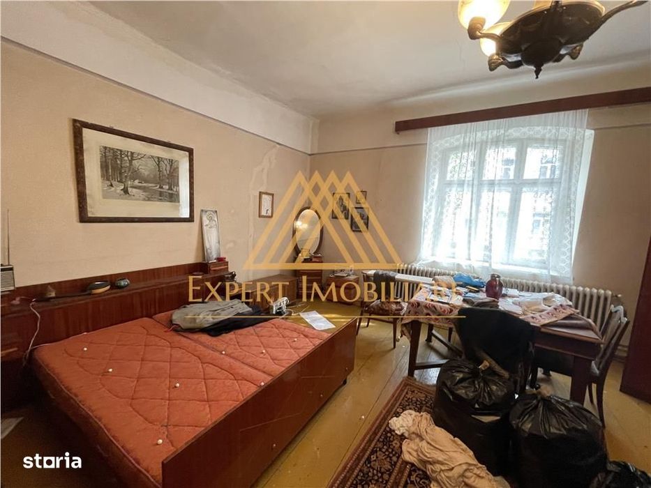 Casa centrala acces la doua strazi cu 751 mp , pret usor negociabil Su