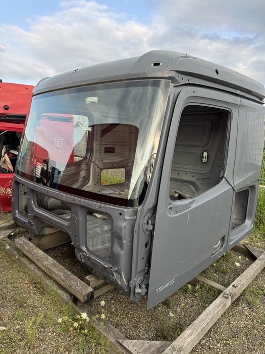 Cabina AROCS EURO 6 - model jos cu pat - cabina goala