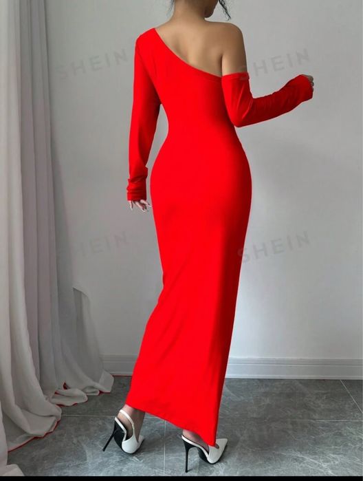 Vind rochie rosie de zi , noua .s/m