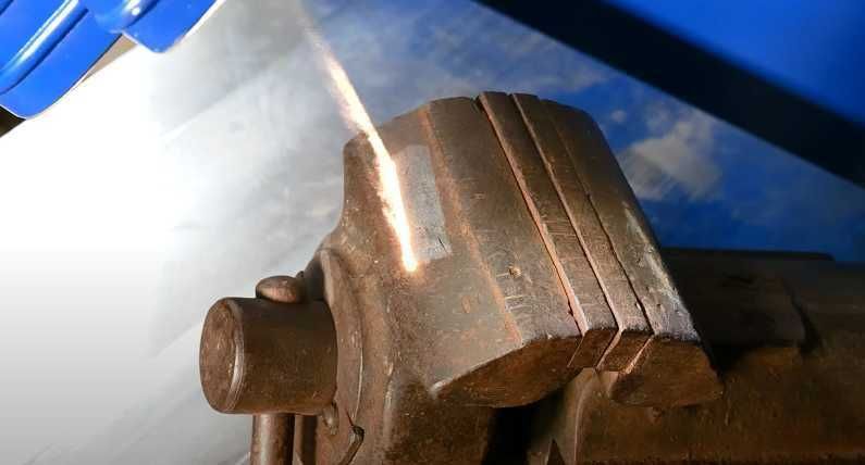 Лазерно почистване на метали и камък, премахване на ръжда