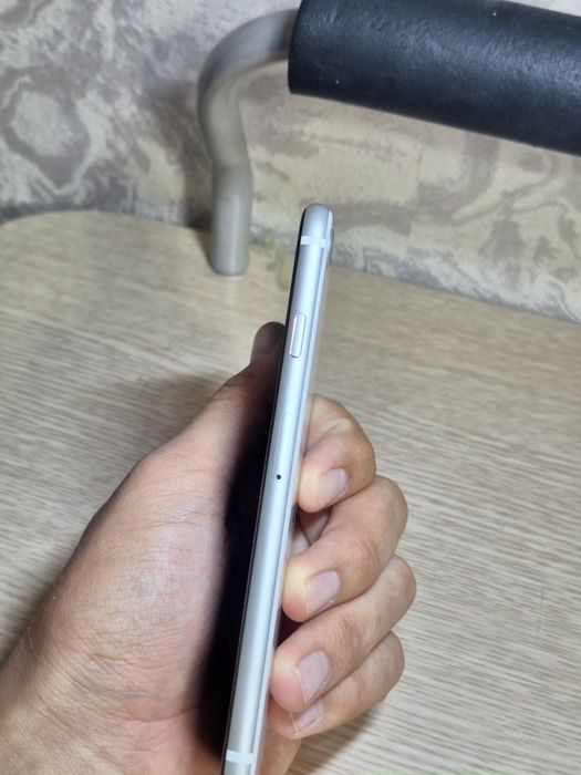 Продаю iPhone SE (2nd Gen) 2020, 64GB