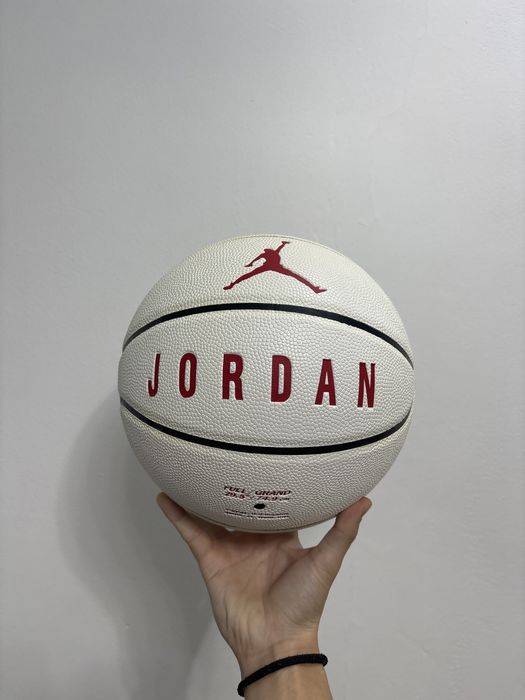Баскетбольный белый мяч Jordan