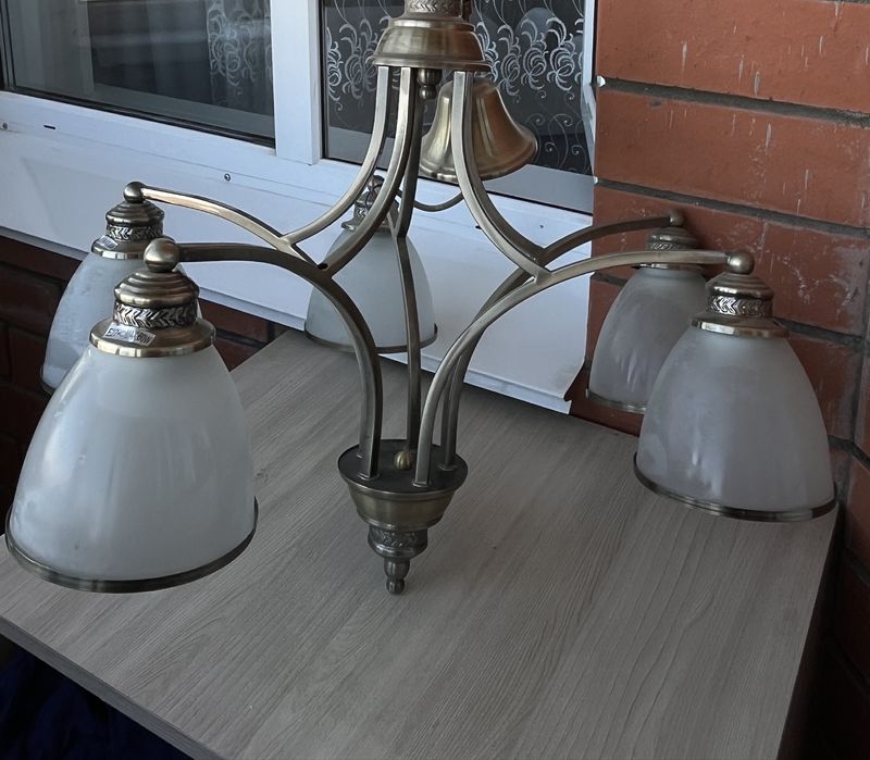 Люстры  новые три штуки