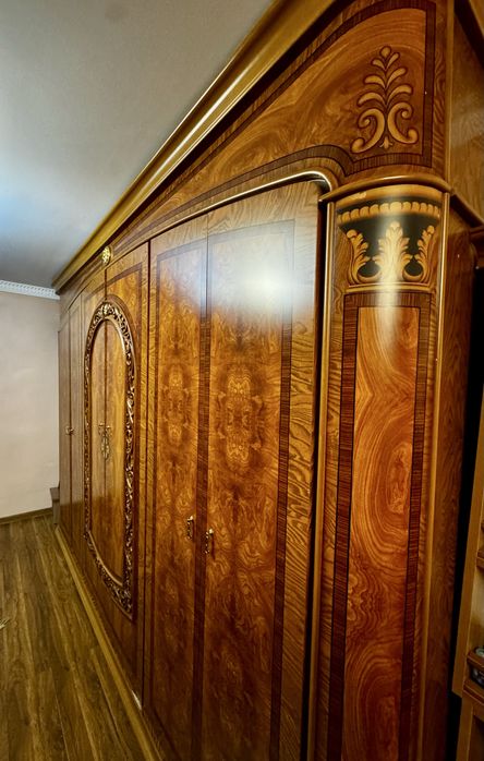 Королевский спальный гарнитур