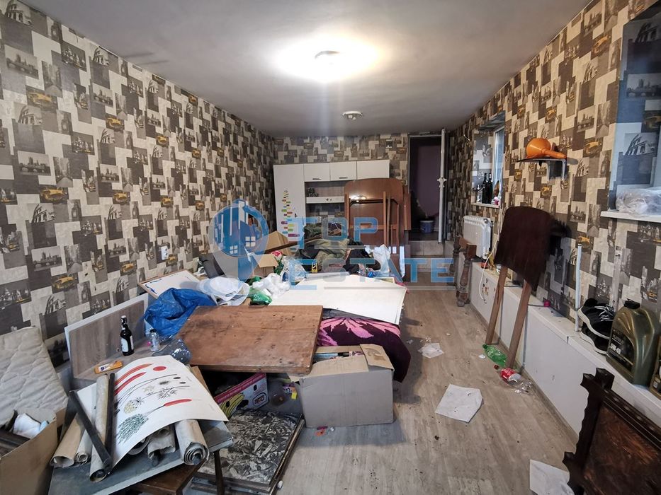 Едноетажна тухлена къща след основен ремонт в квартал Калтинец,  град