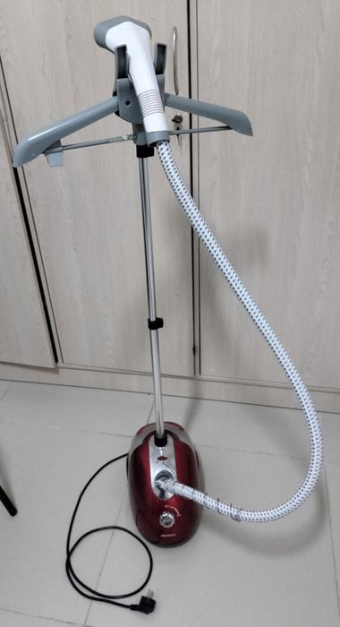 Отпариватель Maxwell MW-3018 красный