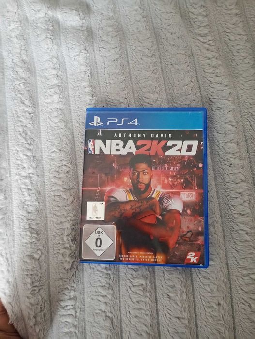 Ps4 1t като нов, със седем игра и два чойстика