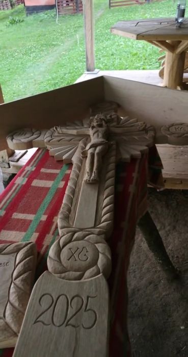 Troițe, răstigniri. Din lemn de stejar, uscat!