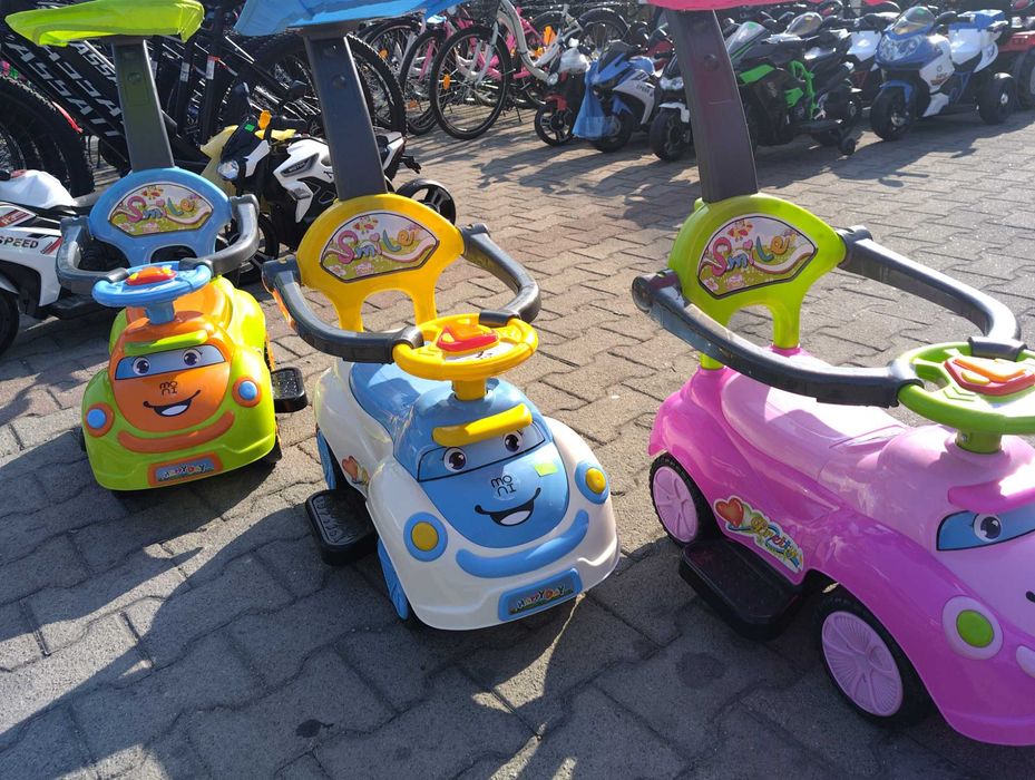 MONI Кола за бутане с дръжка SMILE