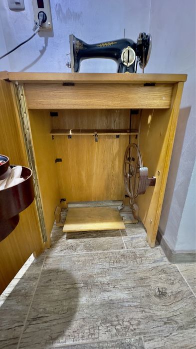 Шевна машина UNION с шкаф и педал