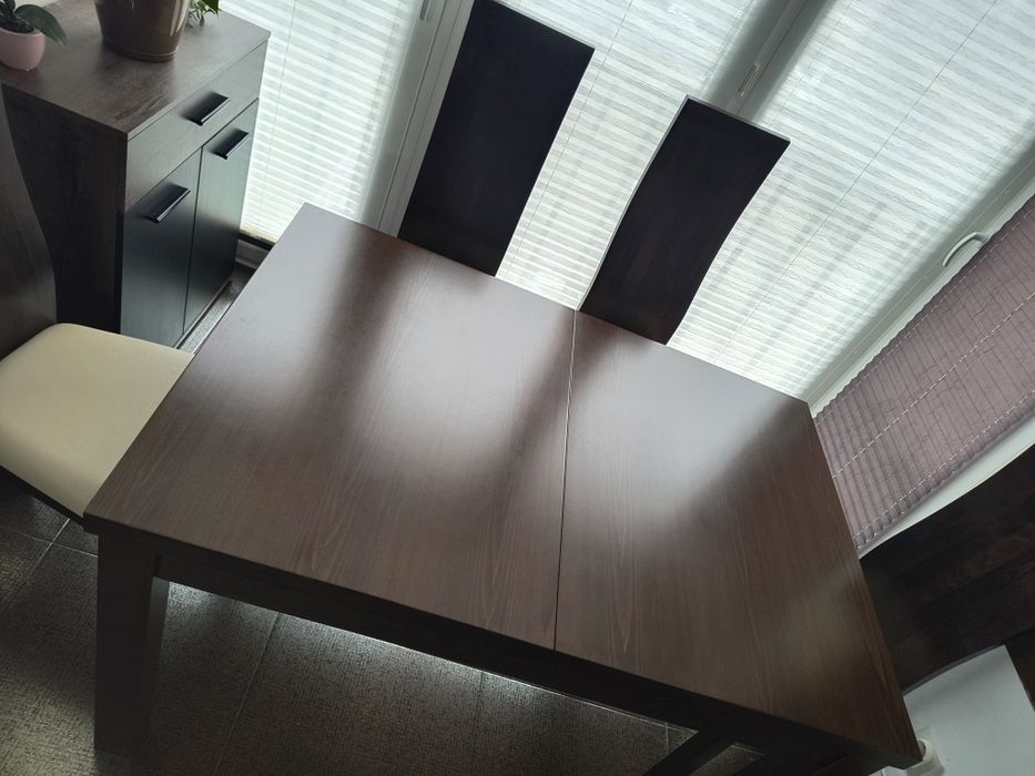 Столове - 6бр. + Трапезна маса от масив