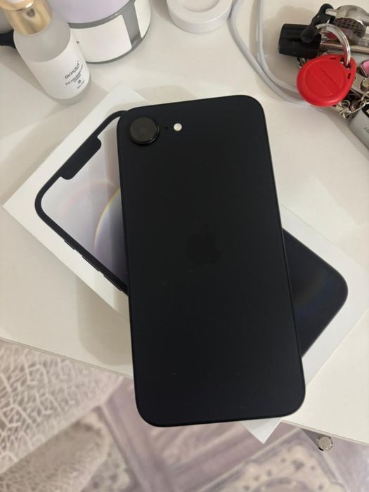 Айфон 16е в идеальном состоянии