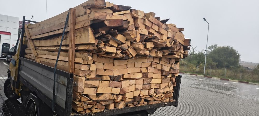 Vând lemn de foc de fabrică