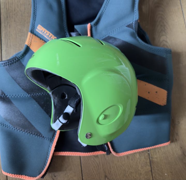 Каска за водни спортове Ocean Rhino – Shine Green