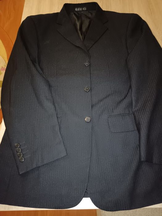 vând costum gucci original