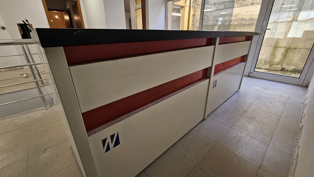 Фронт офис Бюро-Италианско