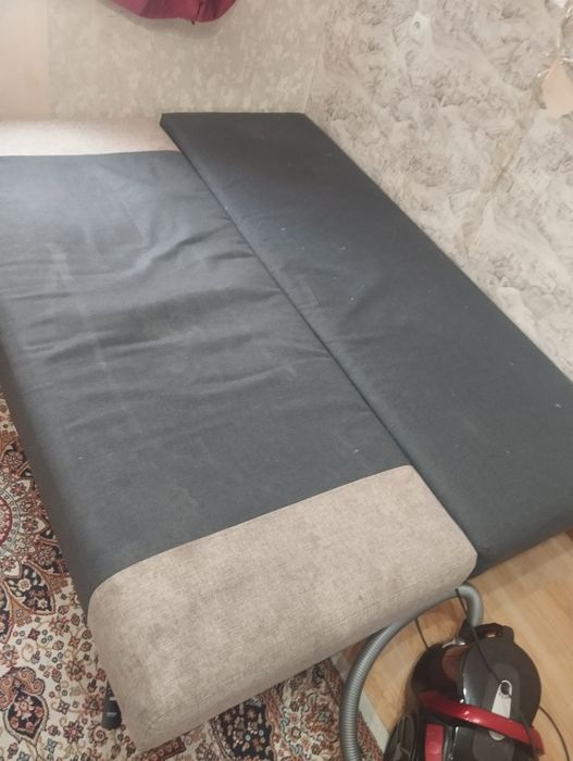 Диван в хорошем состоянее.