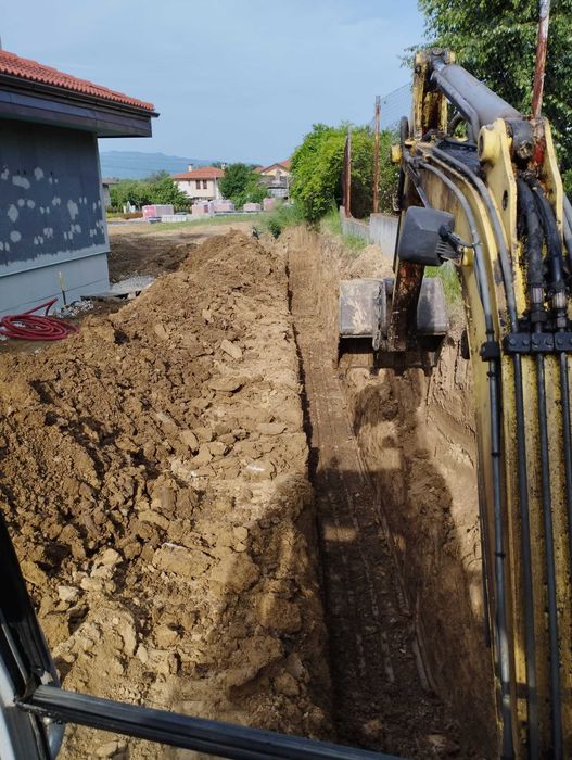 Услуги с Мини багер 2.5т всички кофи