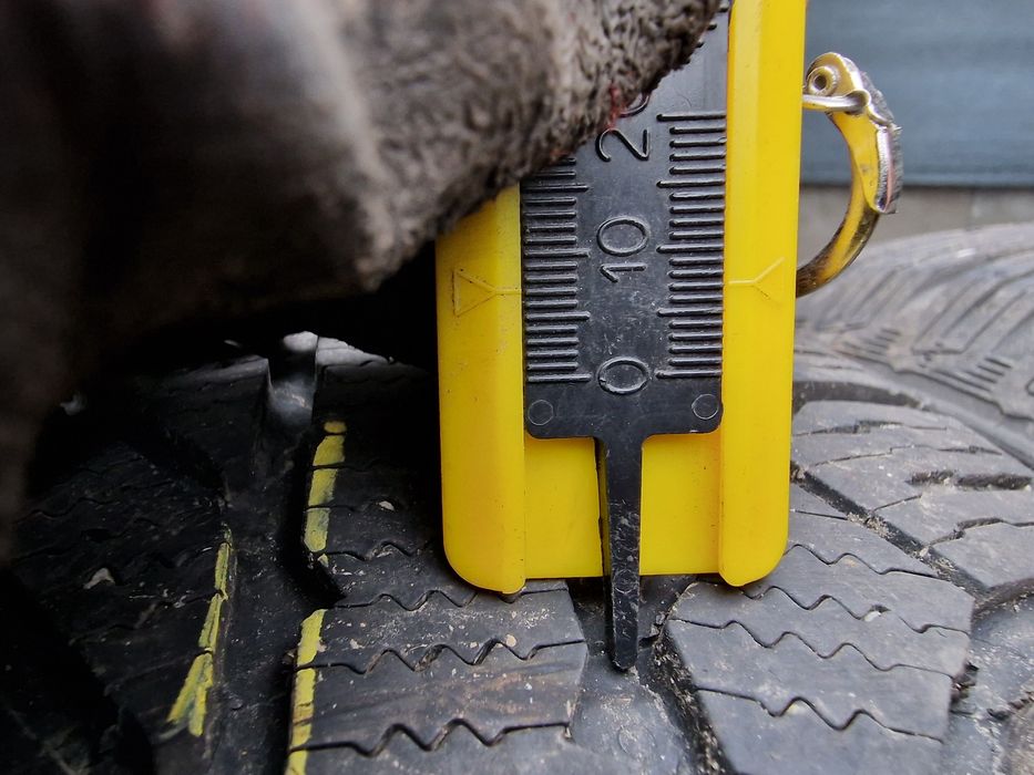 Anvelope 215/65R16 marca Semperit, M +S, 7 mm