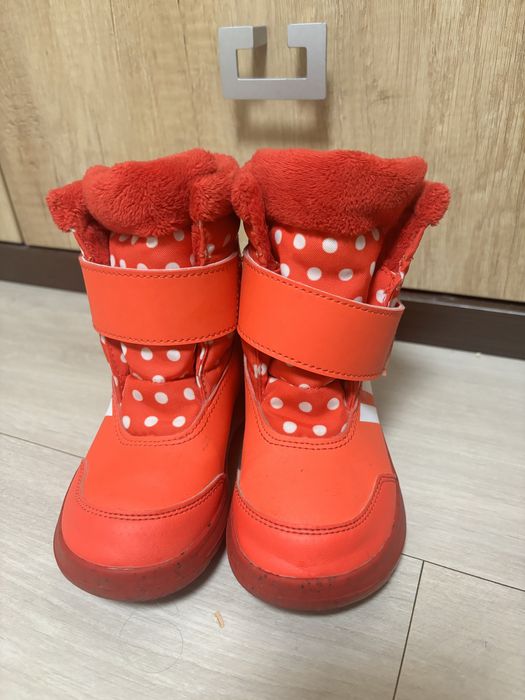 Cizme Adidas rosii Minnie Mouse imblanite impermeabile nr 28,5