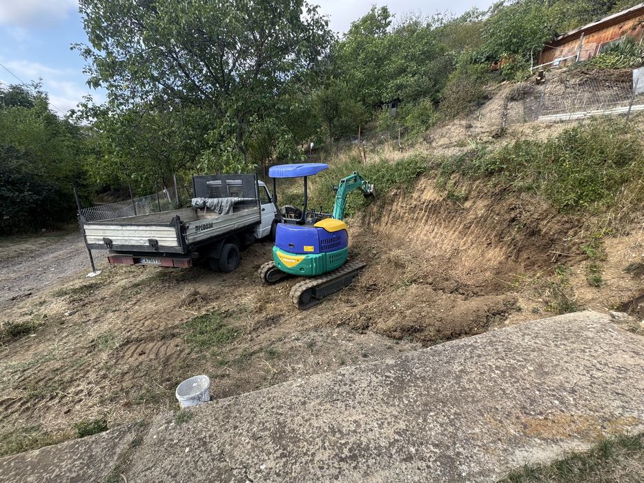 Изкопни дейности с мини багер и самосвал
