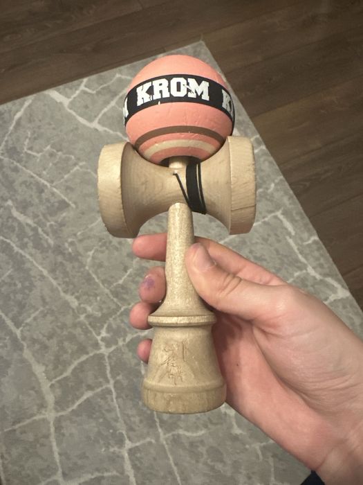 Kendama cu ken josh kim broken shape folosit cu tama strogo neapolitan