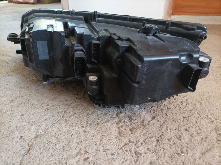 Десен фар за Шкода Октавия / Skoda Octavia facelift 2017-2020