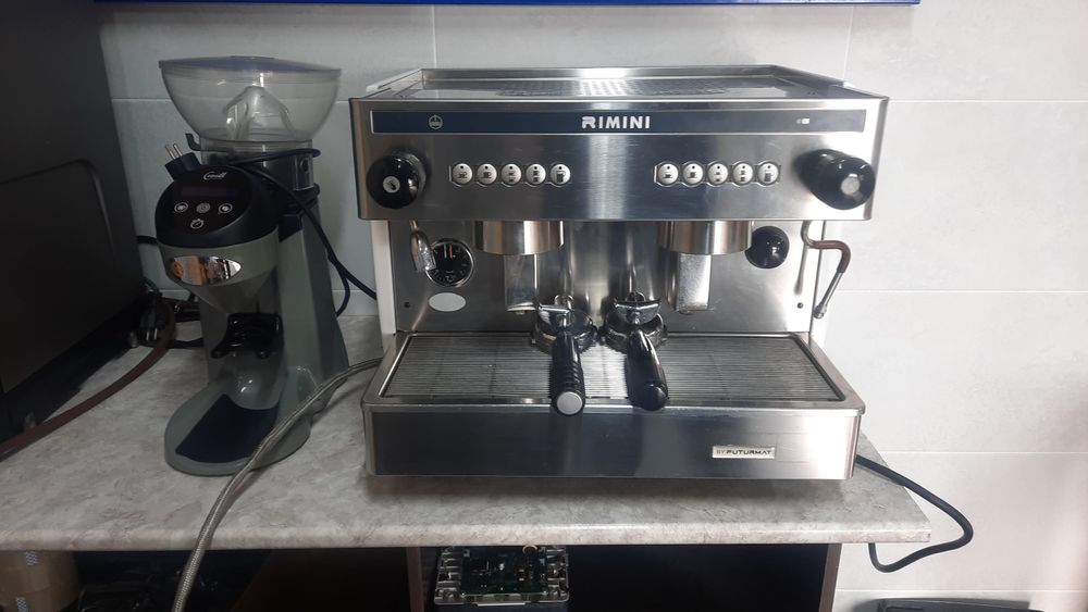 Продам кофемашину в комплекте