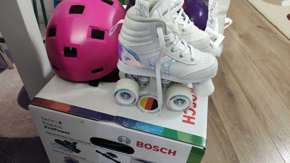 Ролери с каска и наколенки