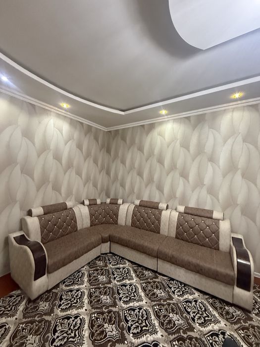 уголок сотилади