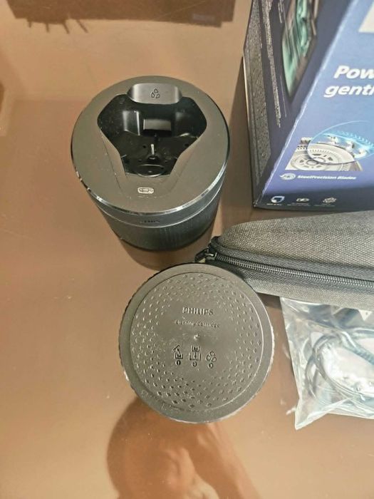 Електрическа самобръсначка за мокро и сухо бръснене Philips Series 5000 S5884/50