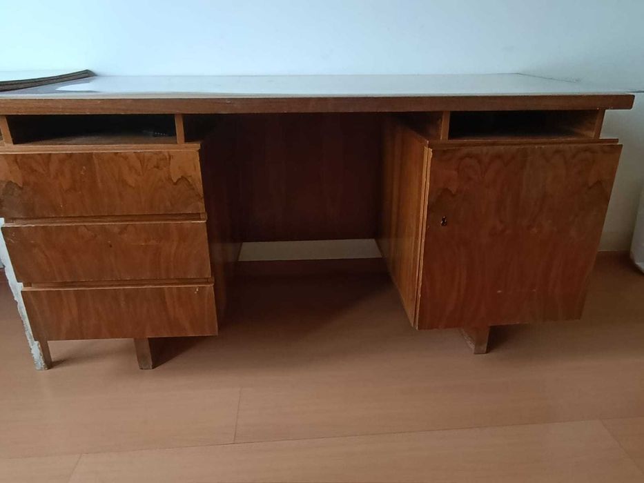 Стол письменный. Советское классика