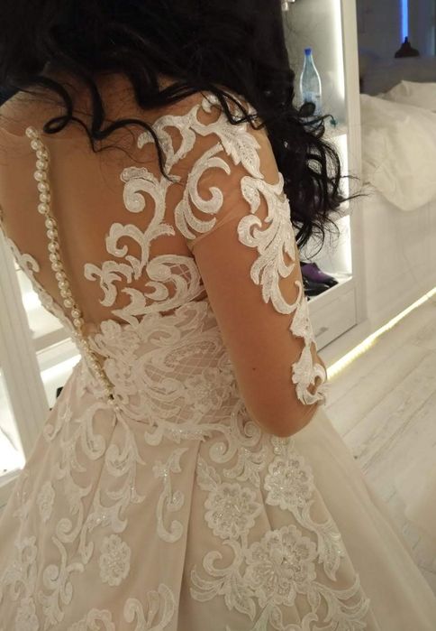 Rochie mireasa deosebita.