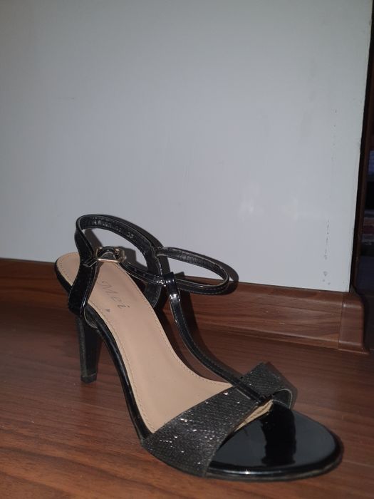 Sandale cu toc negre