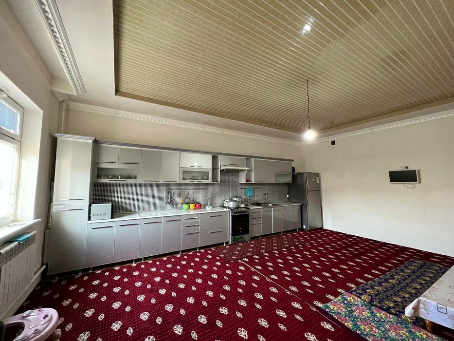 Barcha qulayliklarga ega hovli joy sotiladi